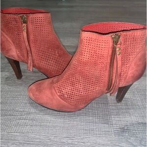 Johnston and Murphy Womens Lani Zip Bootie Pink Suede Heel Size 7.